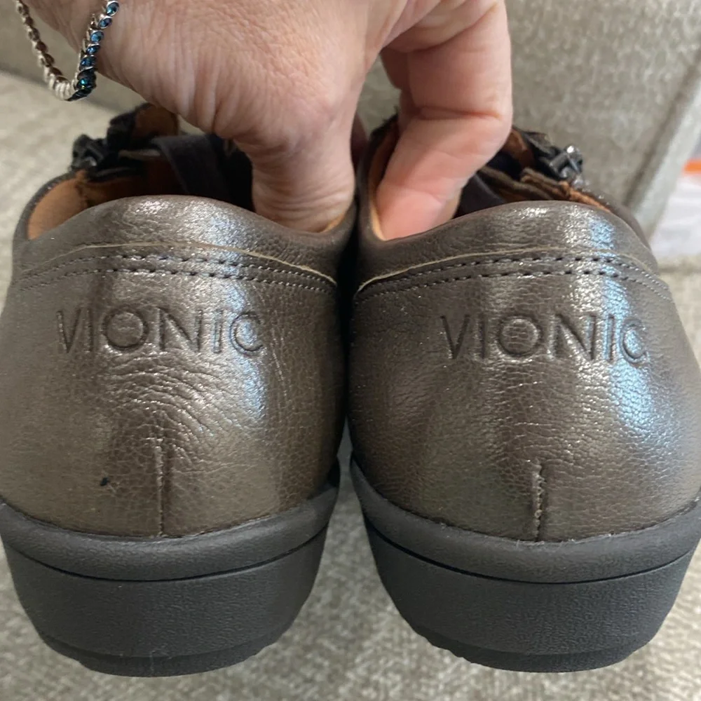 Vionic Abigail lace up shoes women’s size 6 NWOT